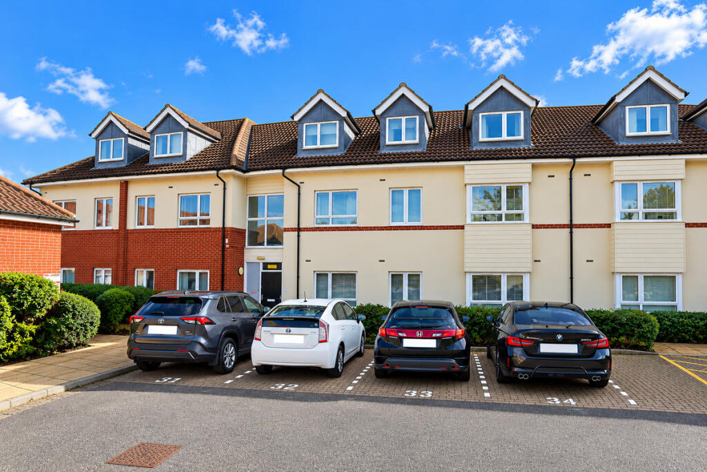 Main image of property: Oak Road South, Benfleet, SS7