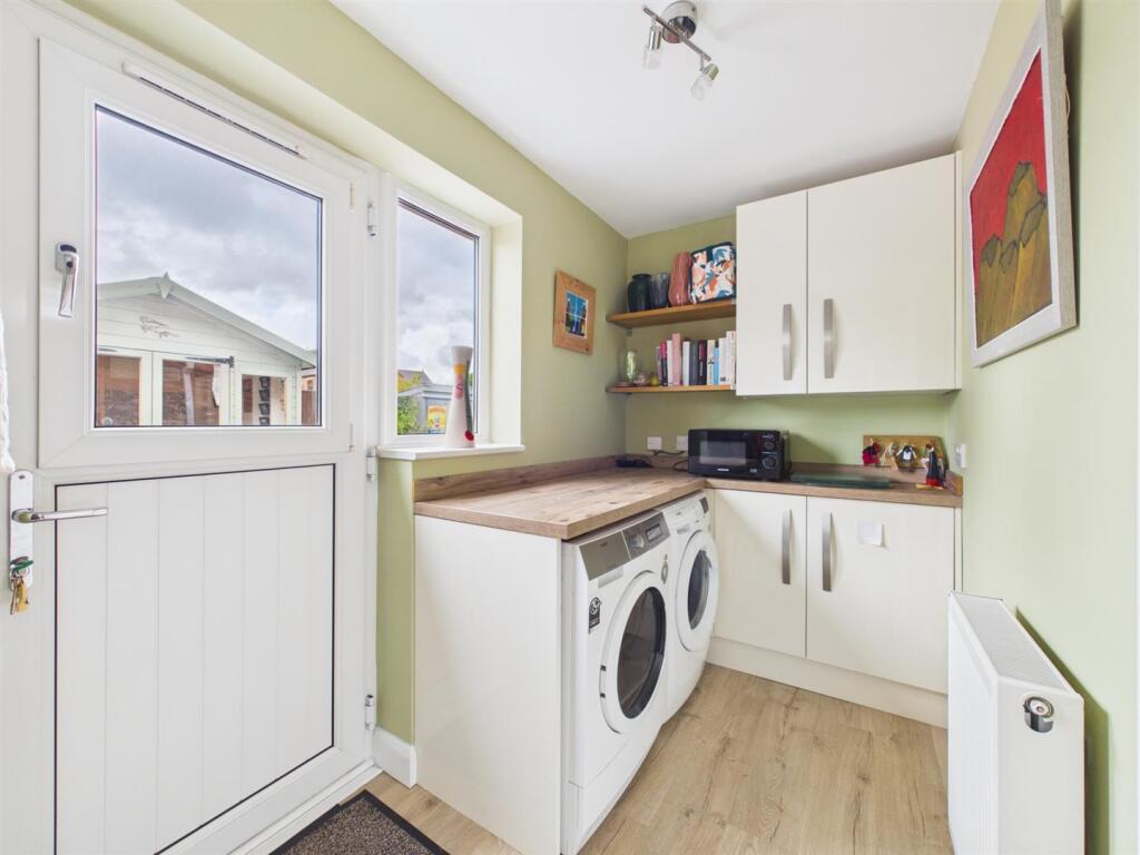 House in East Lindsey, Ludford - More