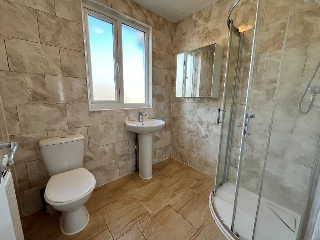 5 bedroom terraced house for rent