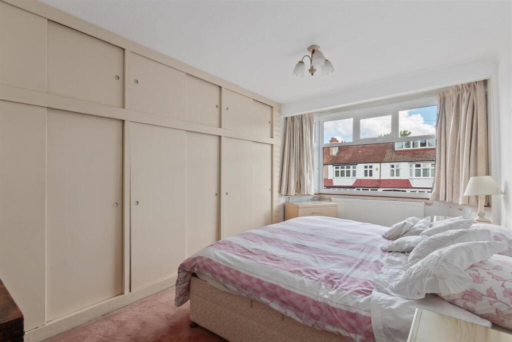 House in London, West Barnes - More