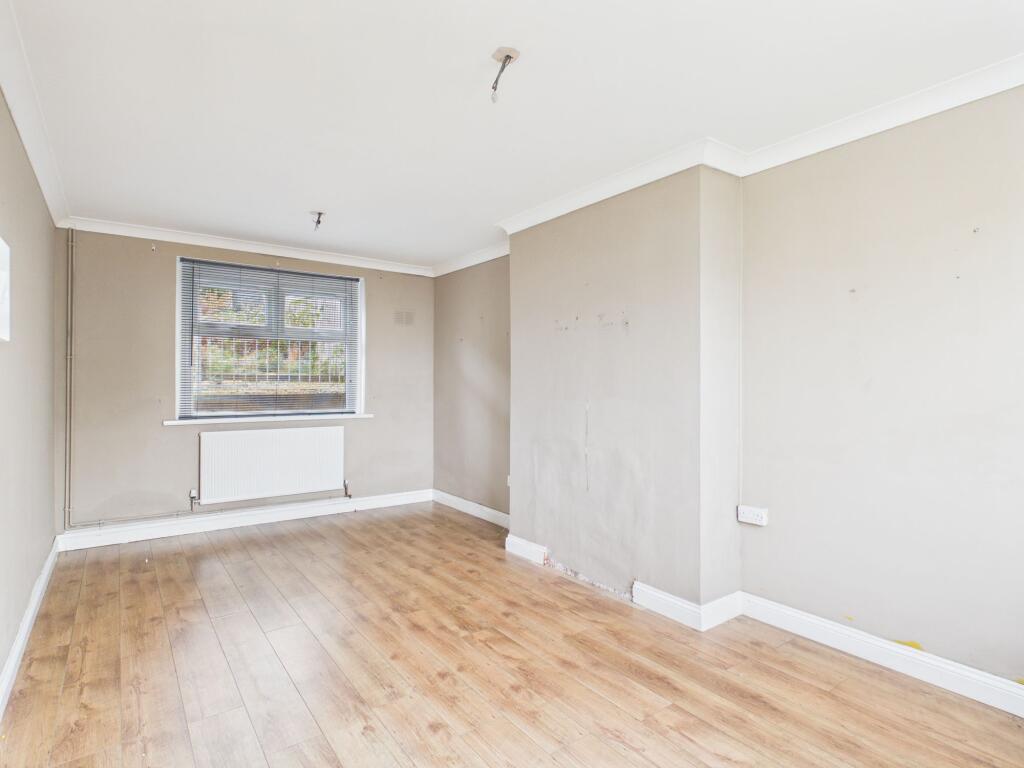 House in Newport, Llanhilleth - More