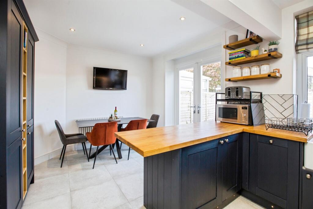 House in Halifax - View 4
