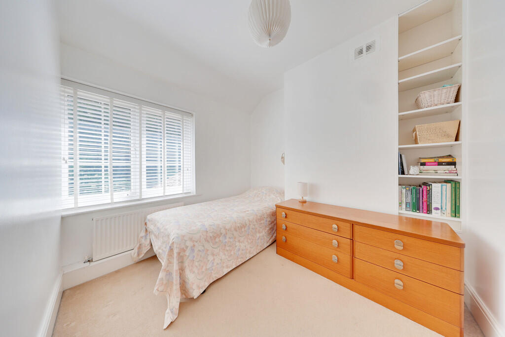 House in London, Broom Hill, Goddington - More