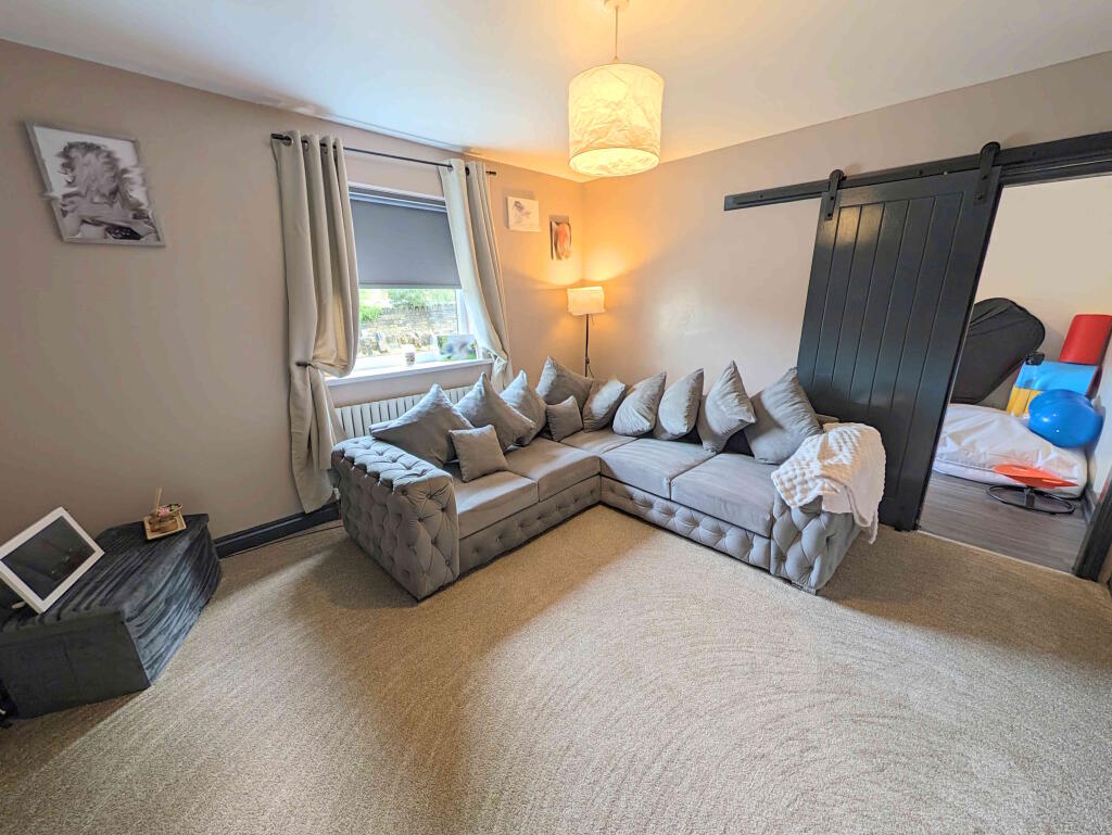 House in Huddersfield - View 4