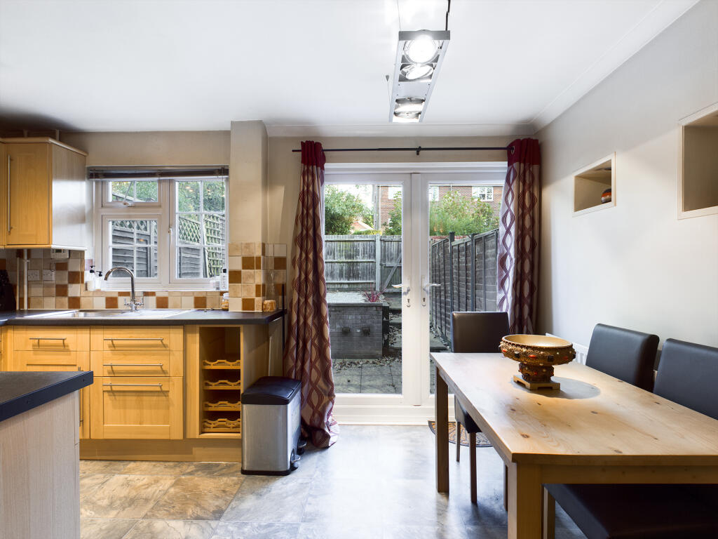 House in Basingstoke and Deane, Chineham - More