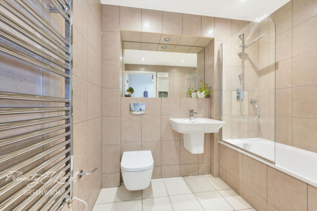 Apartment in London, Parkside SE10, Deptford - More