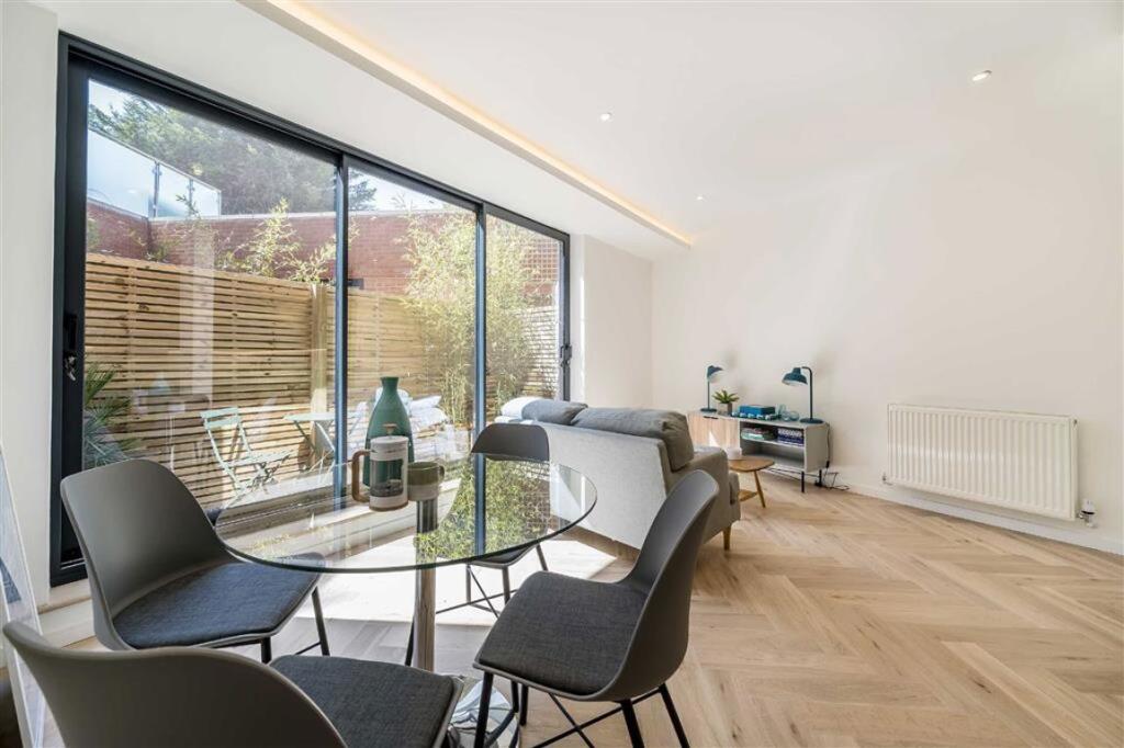 Apartment in London - View 3