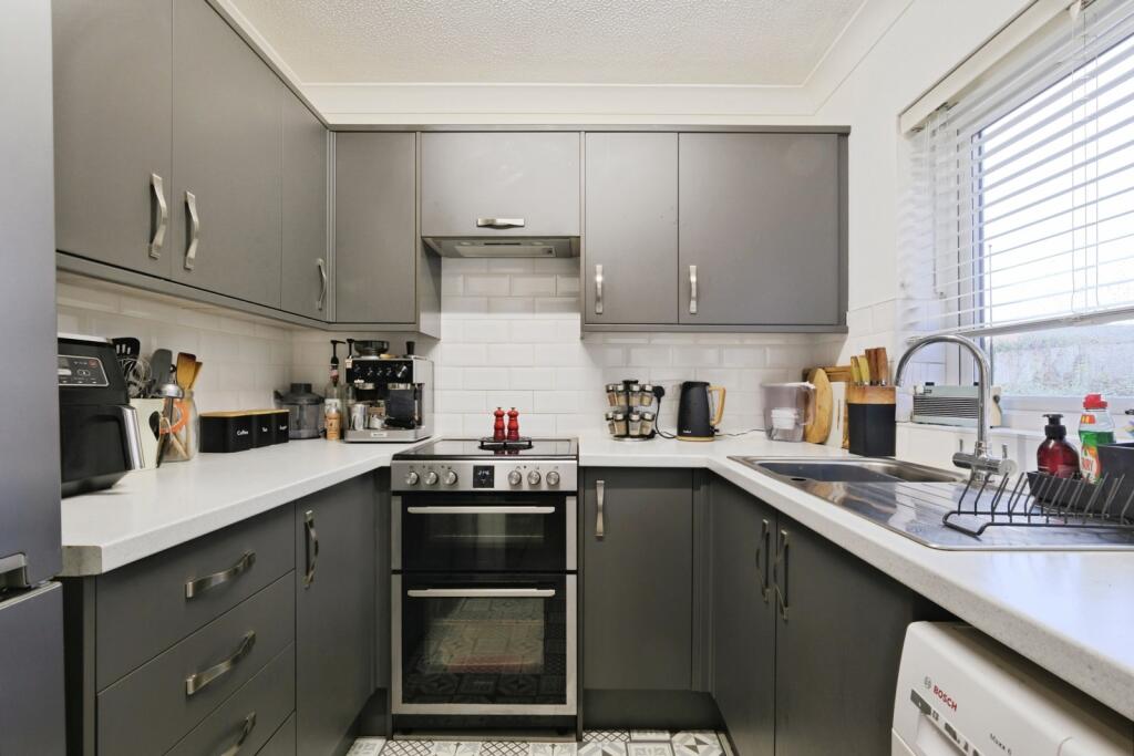 Apartment in New Forest, New Milton - View 4