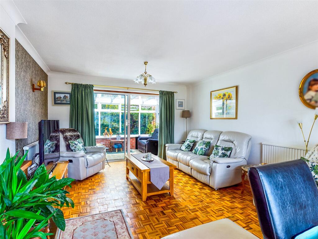 Waterford Gardens, Highcliffe, Christchurch, Dorset, BH23 photo 2