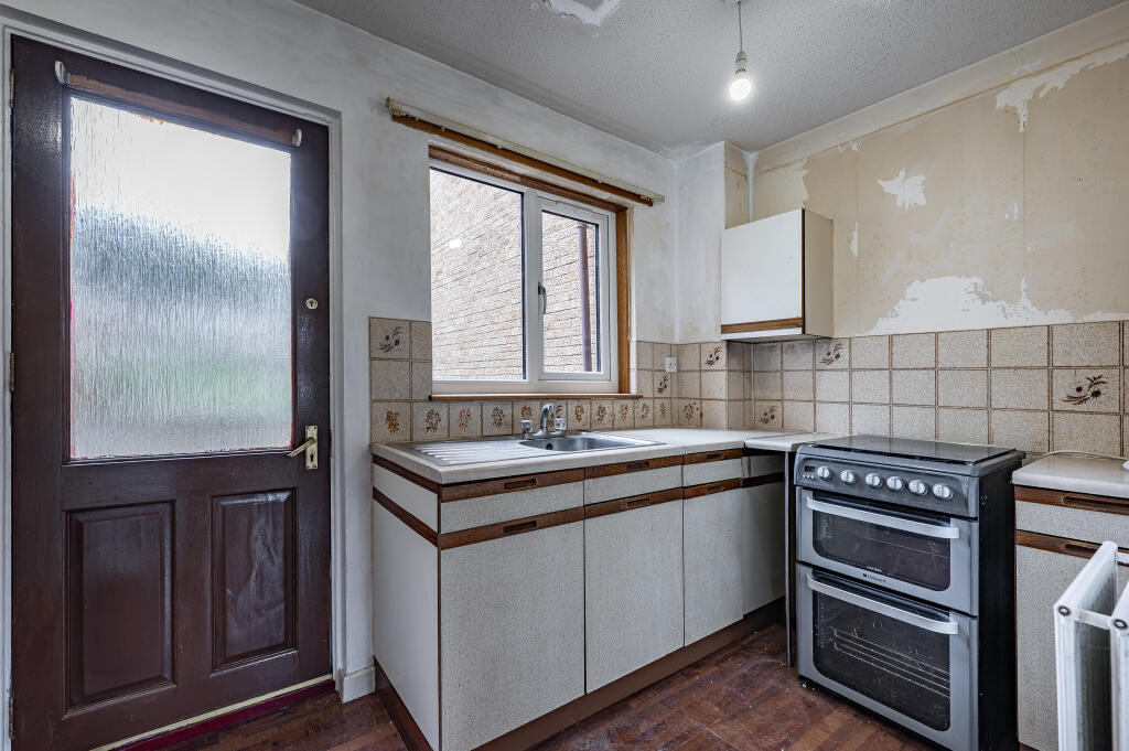 House in Rutherglen, Burnside - More