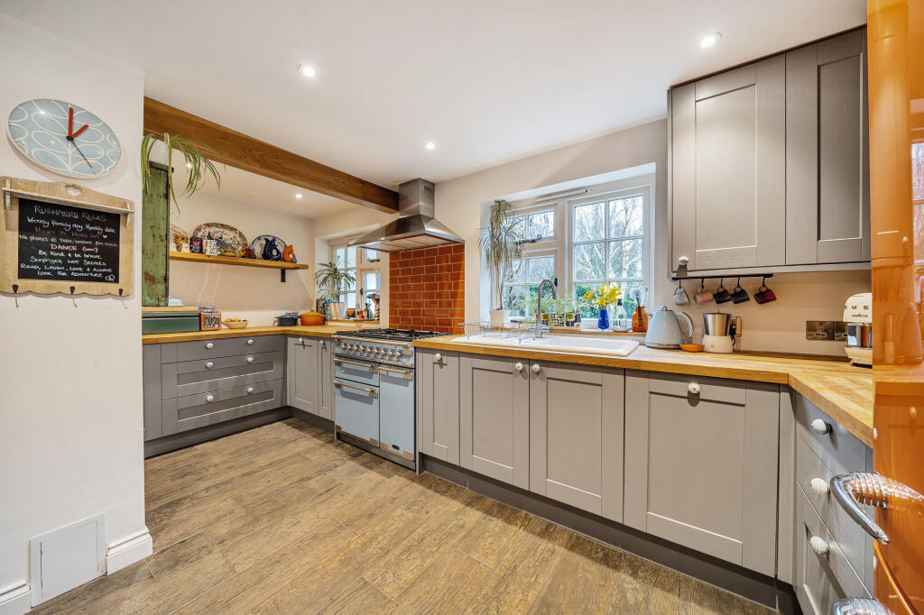 Bourne Grove, Lower Bourne, Farnham, GU10 - View 5