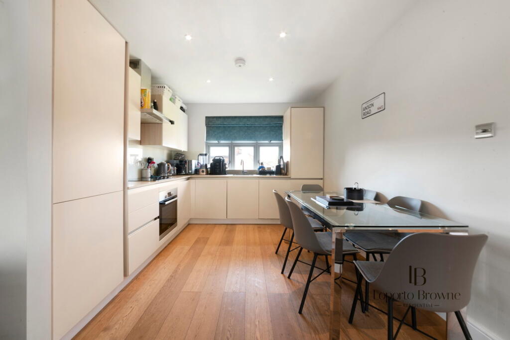 Apartment in London - View 5
