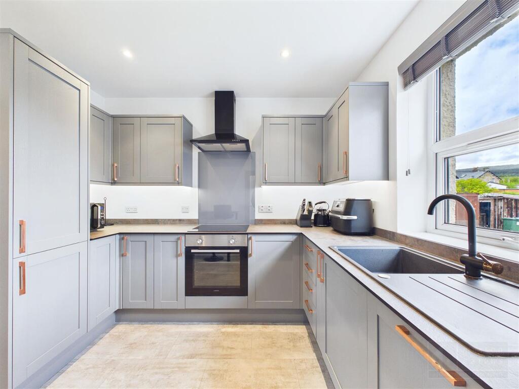 4 Cairngorm Avenue, Aviemore - View 2