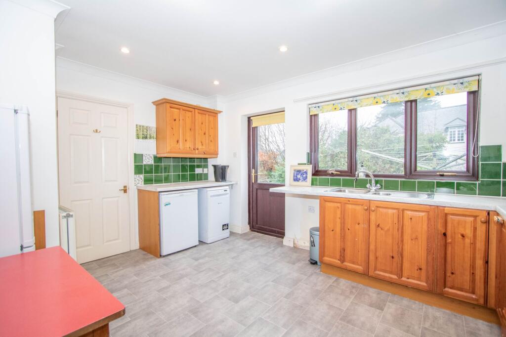 Whitchurch Road, Tavistock, PL19 photo 4