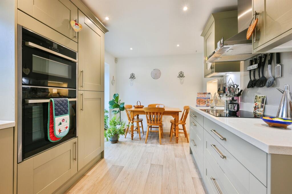 House in Welwyn Hatfield, Hertfordshire - View 5