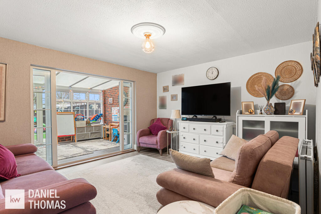 DANIEL THOMAS | Mallion Court, Waltham Abbey, EN9 photo 2
