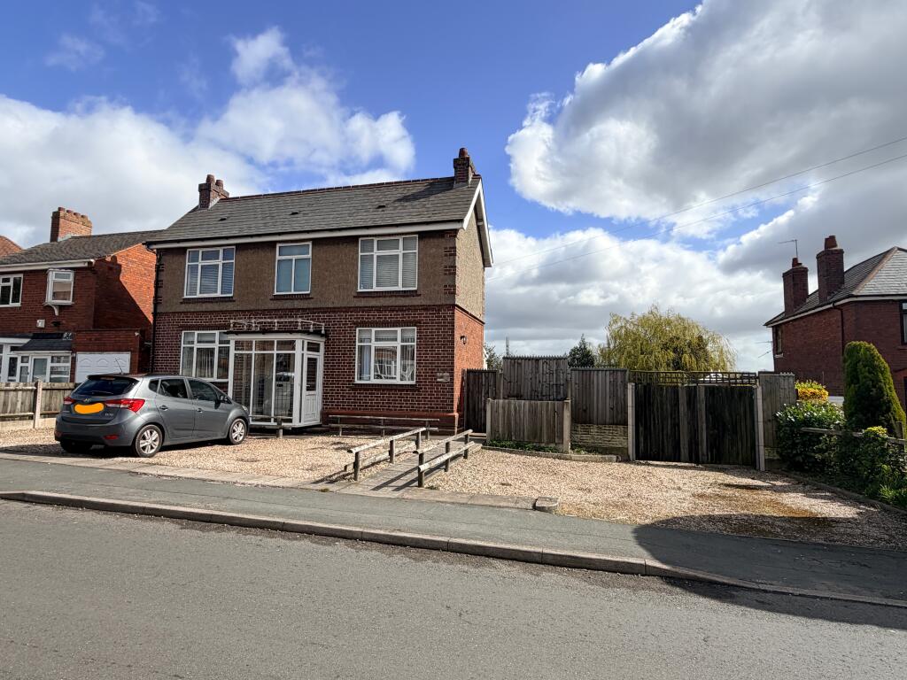 3-bed detached on 53 Vicarage Road West, Dudley, West Midlands DY1 4NP, £179,500