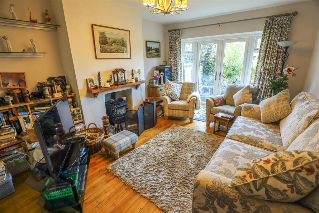 13 St. Bleddians Close, Cowbridge, Vale of Glamorgan, CF71 7BA photo 2