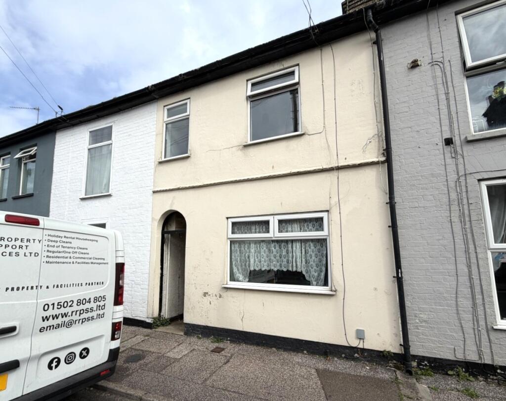 Main image of property: 10 Clifton Road, Lowestoft, Suffolk NR33 0HF