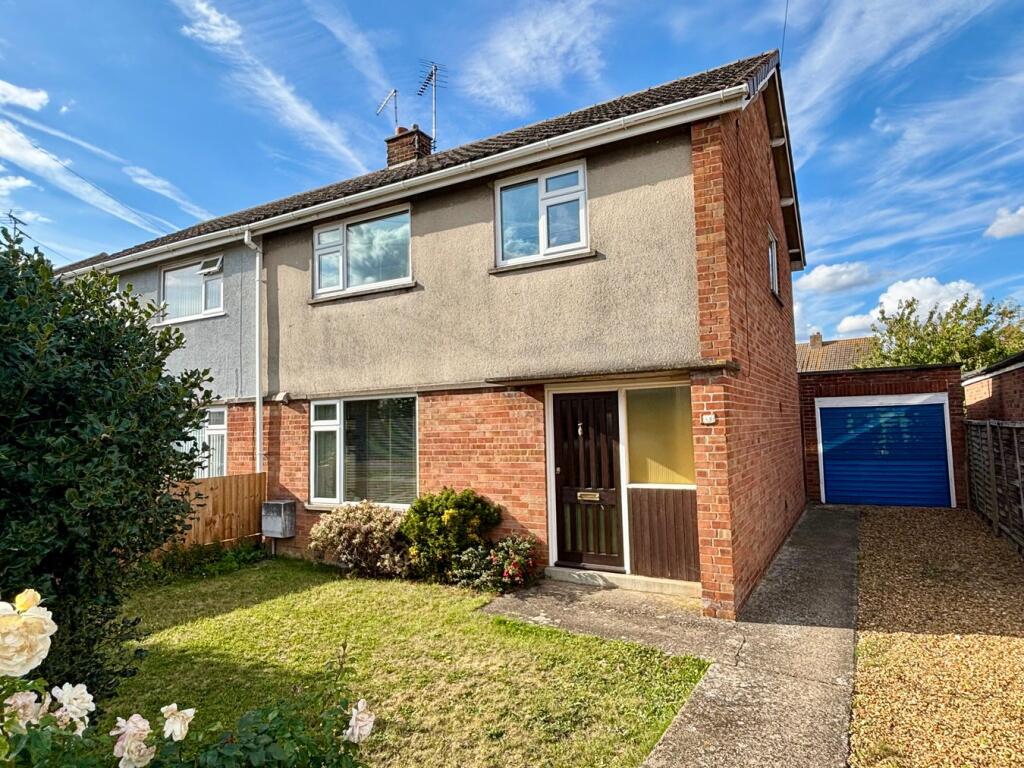 3-bed semi-detached on Helpston Road, Glinton, Market Deeping, PE6, £220,000