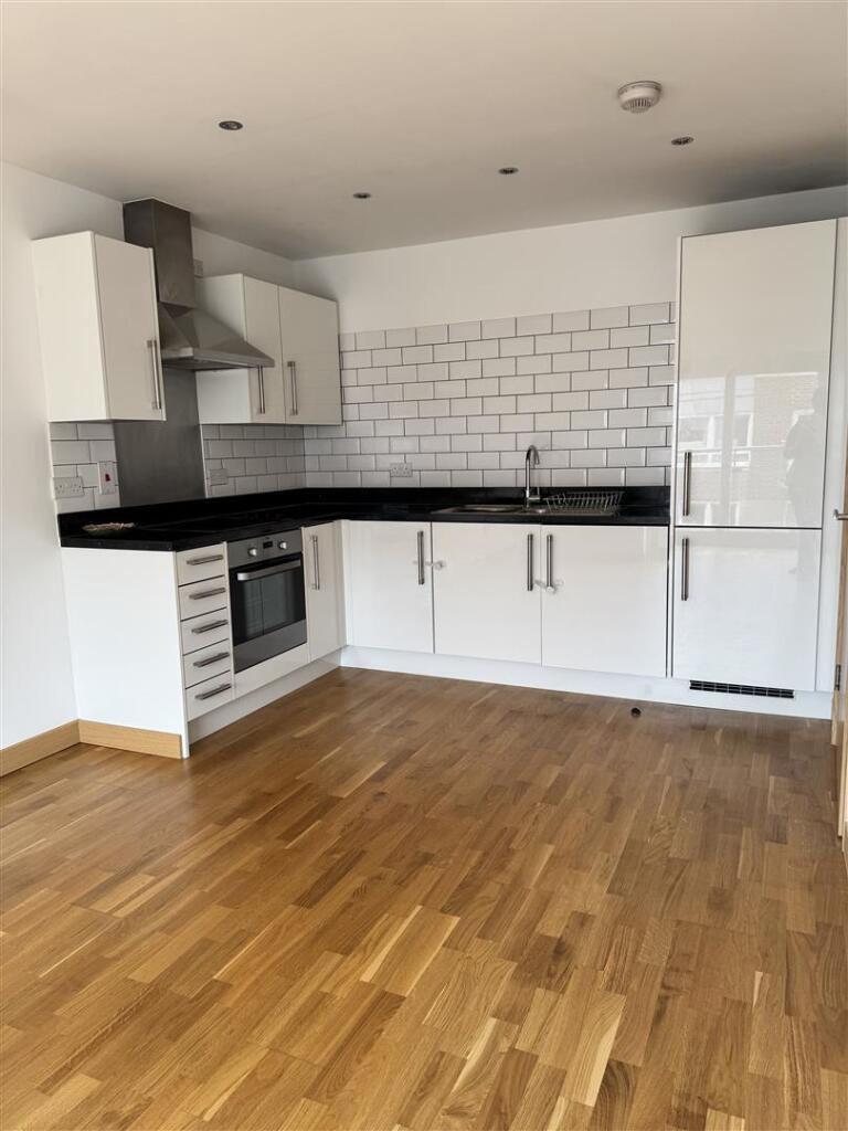 Apartment in Basildon, Essex - View 5