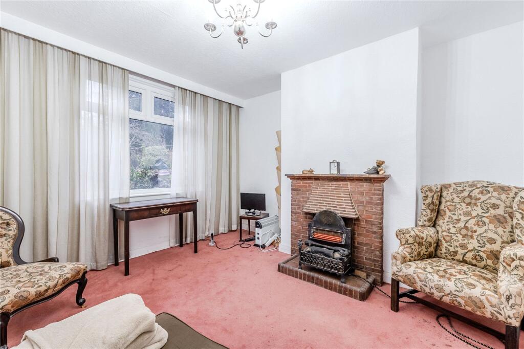 Woodhall Drive, Leeds, West Yorkshire photo 4