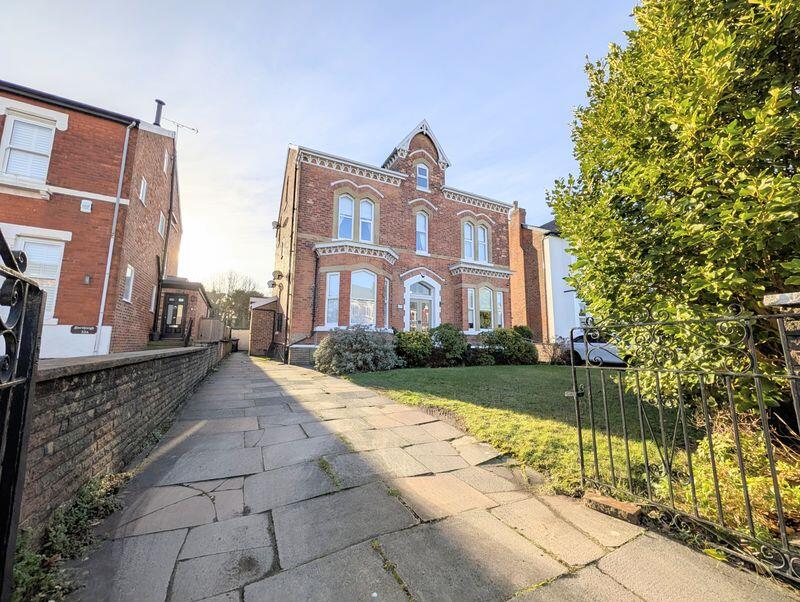 Main image of property: TO LET - Crescent Road, Birkdale - Three Bedroom Apt