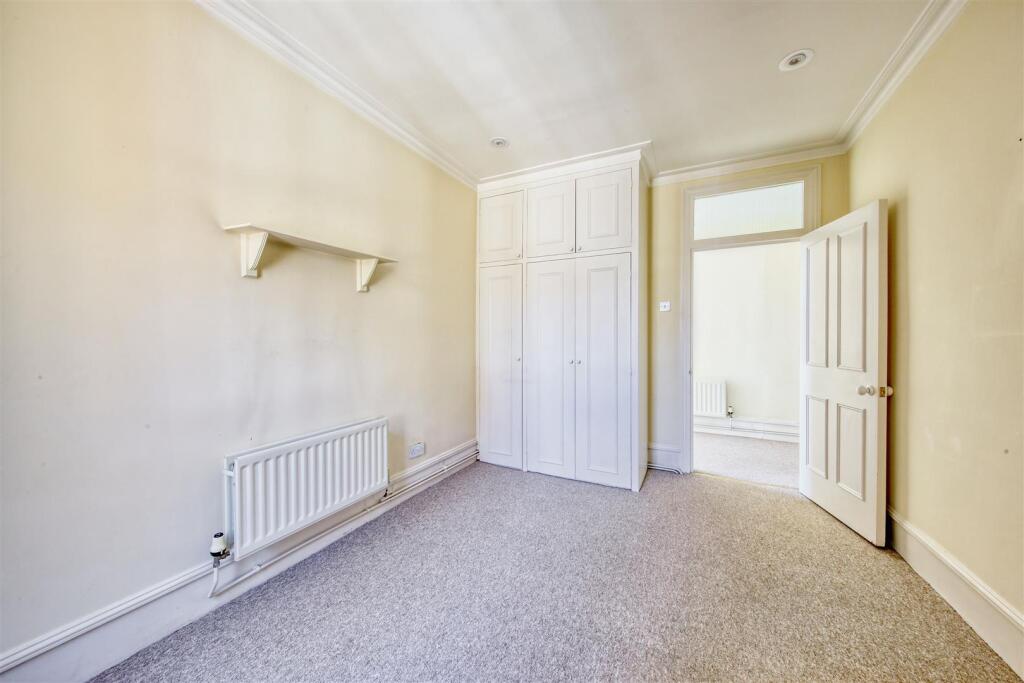 Apartment in London, Wandsworth - More