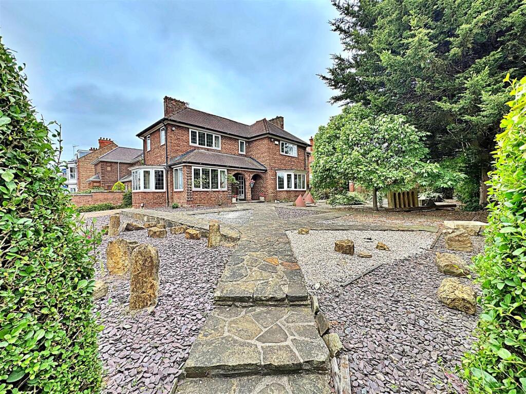 Main image of property: Queens Parade, Cleethorpes, N.E. Lincs, DN35 0DF