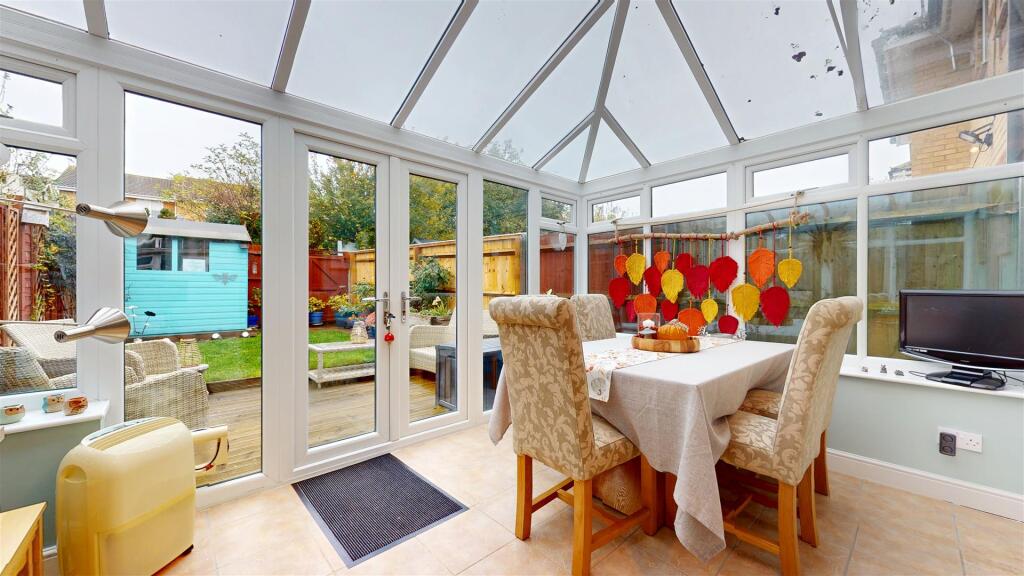 Springfield Gardens, Deanshanger, Milton Keynes photo 4