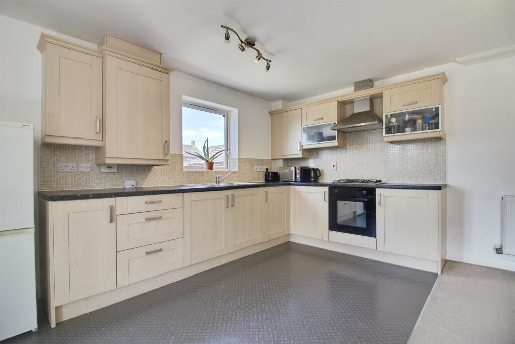 Apartment in Welwyn Hatfield, Hertfordshire - View 5