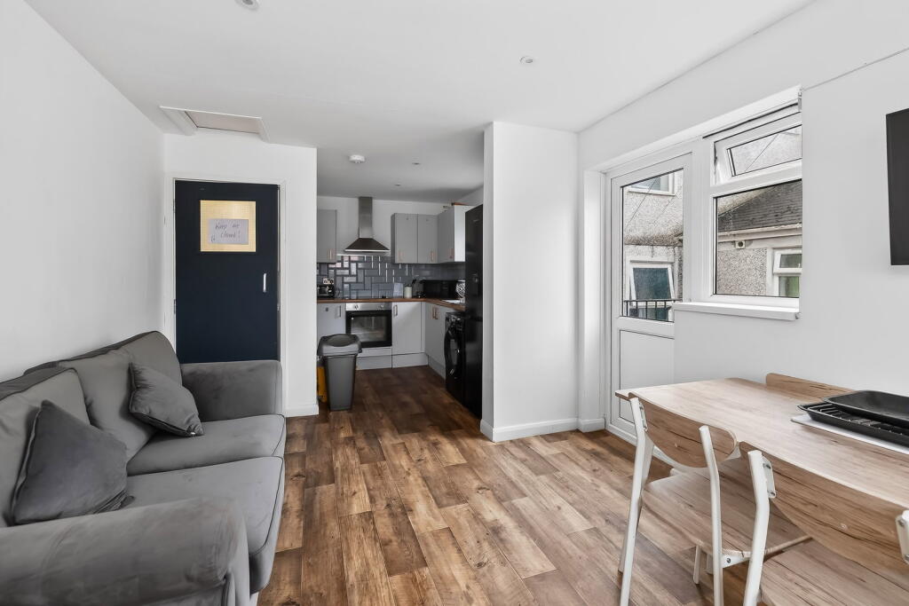 Apartment in Plymouth - View 2