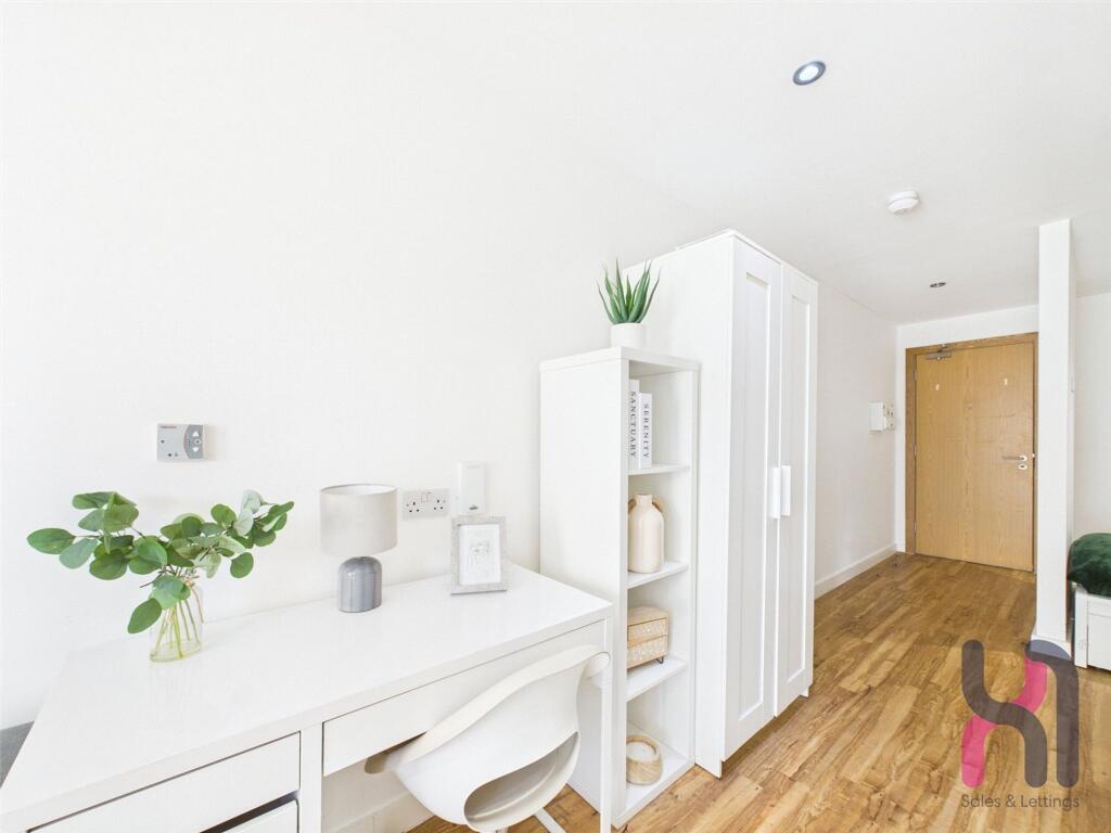Apartment in Manchester - View 5