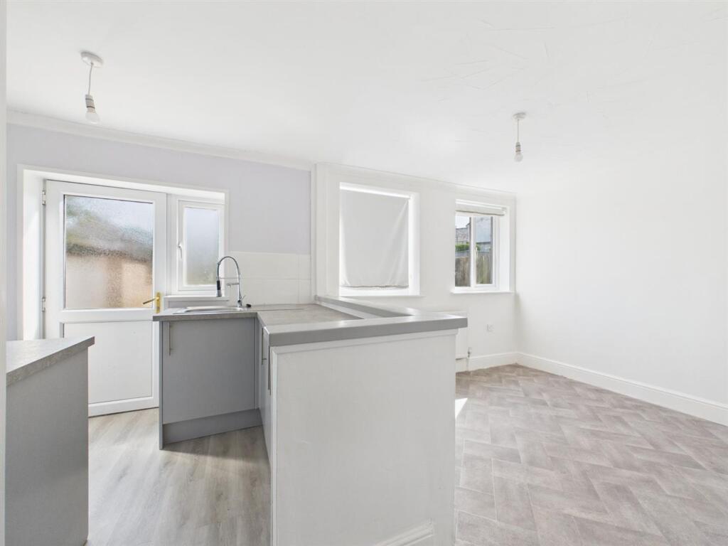 House in Lancaster, Hare Runs, Vale - View 4