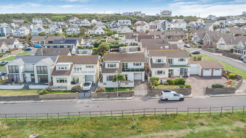 4-bed detached on Seaview Drive, Ogmore-by-Sea, Vale of Glamorgan, £500,000