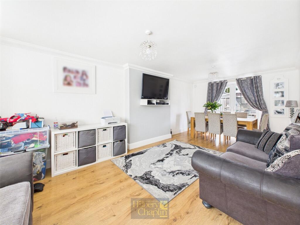 Longfield Road, Wickford, Essex, SS11 photo 2