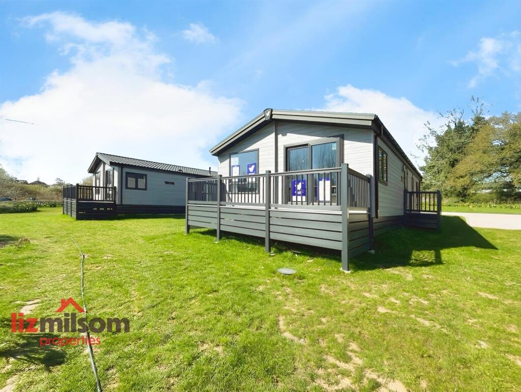 2-bed caravan on Park Road, Overseal, Swadlincote, £155,000
