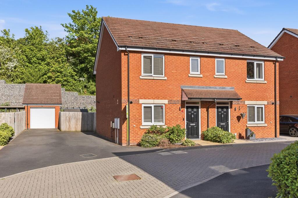 3-bed semi-detached on Gregorys Bank, Worcester, WR3, £285,000