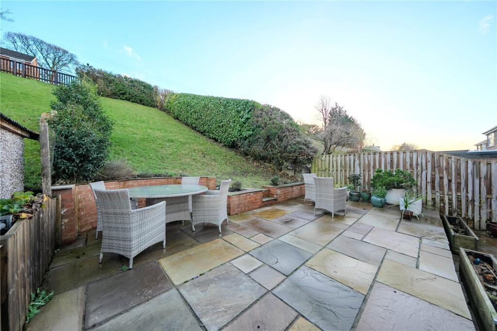 Greenacre Park Avenue, Rawdon, Leeds, West Yorkshire photo 2