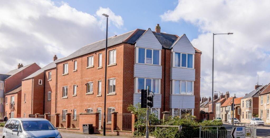 2-bed flat on Chapel House Court, Selby, £109,000
