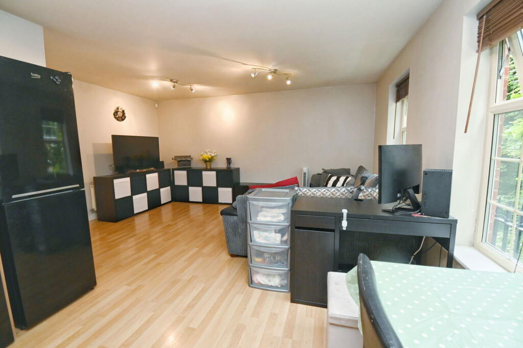Apartment in Barnsley, South Yorkshire - View 3
