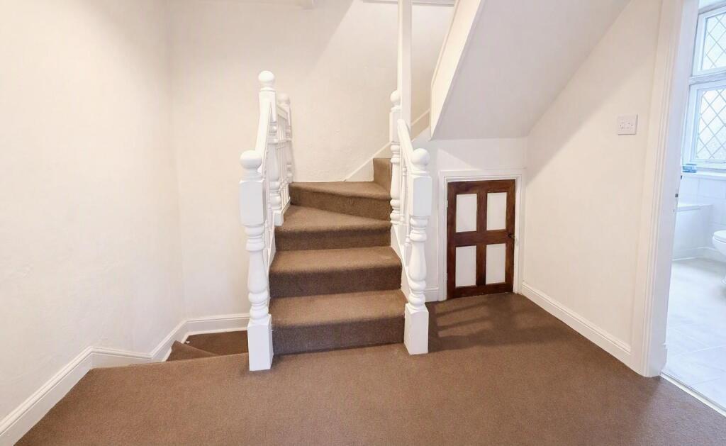 House in Halifax - View 4