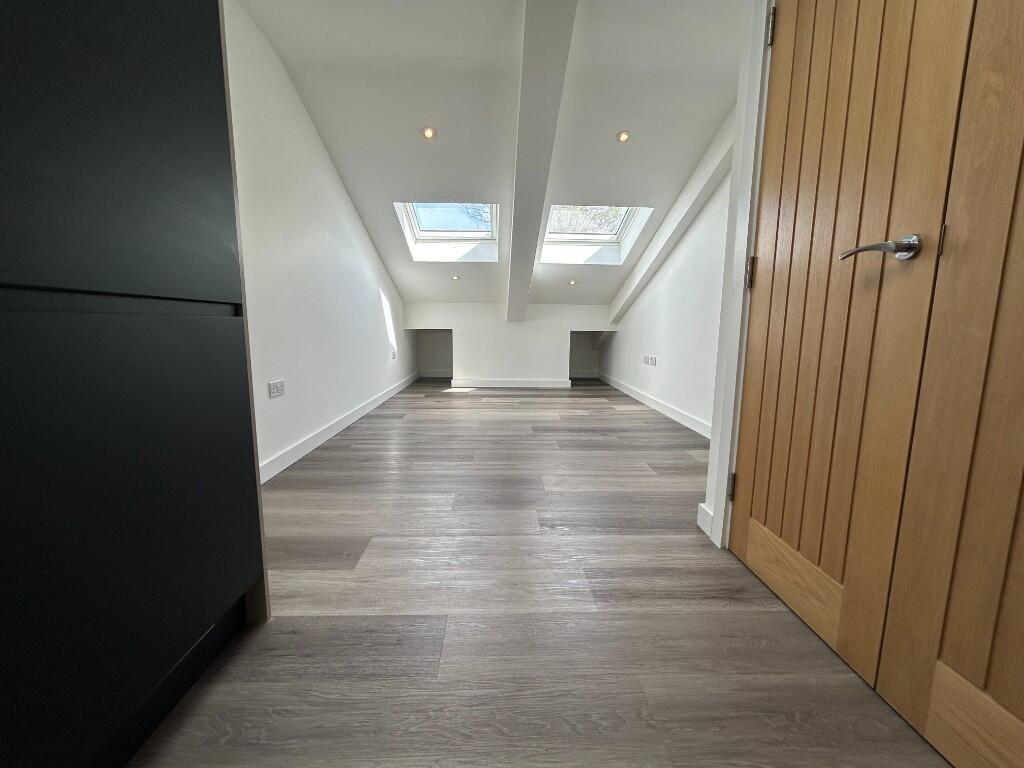 Apartment in Guildford - View 5