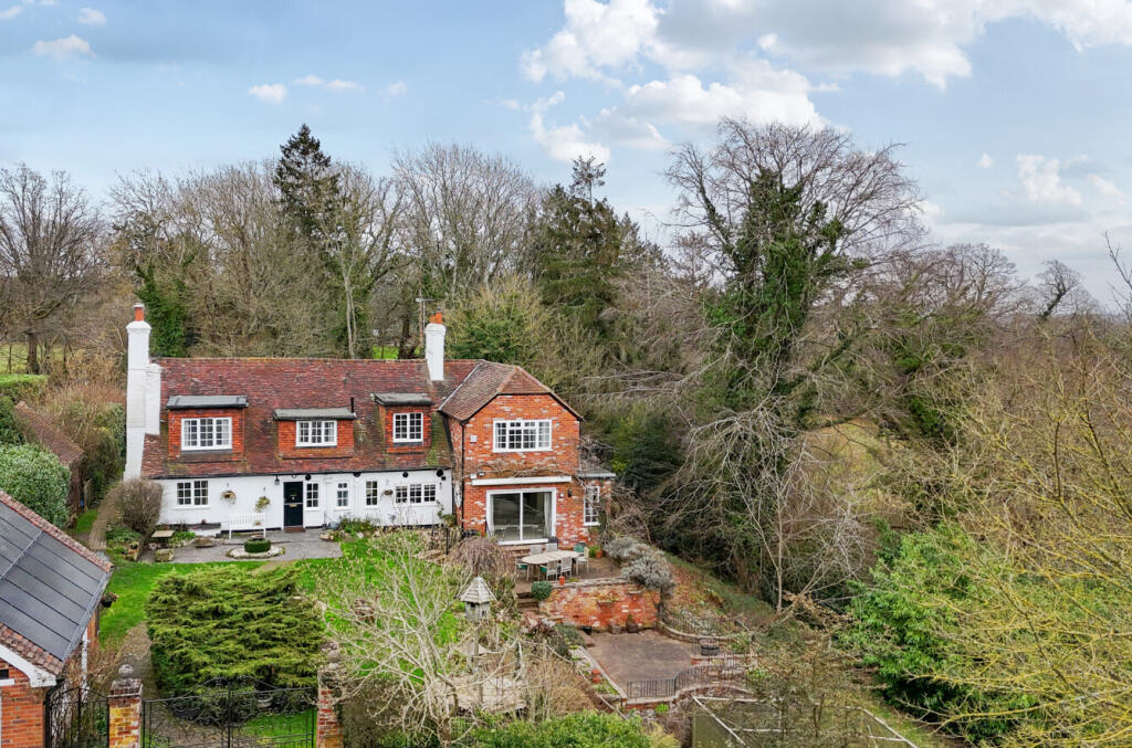 Main image of property: The Ridges, Finchampstead, Wokingham