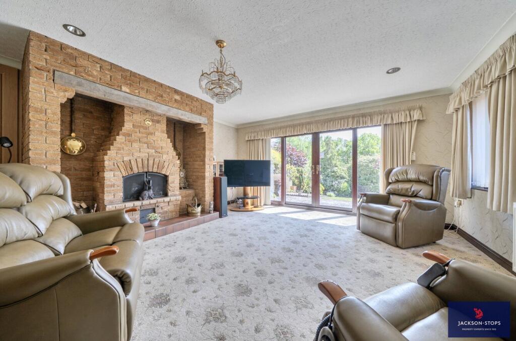 Southcrest, West Hunsbury, Northampton, NN4 photo 2