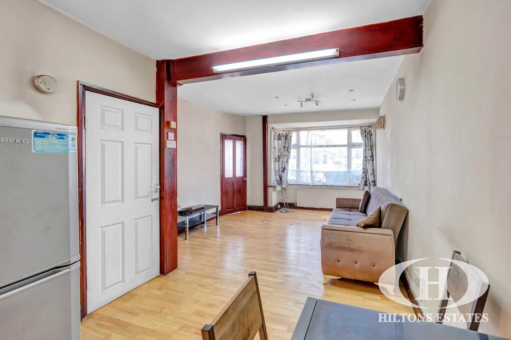 House in Southall - View 3