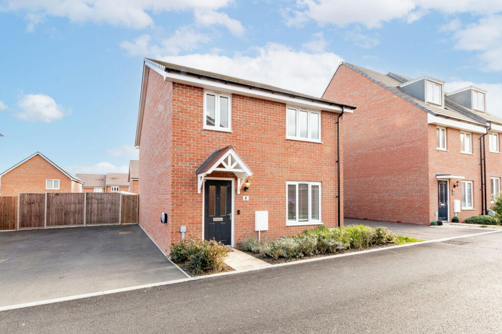 4-bed detached on Stert Way, Newton Leys, Milton Keynes, MK3 5SU, £230,000