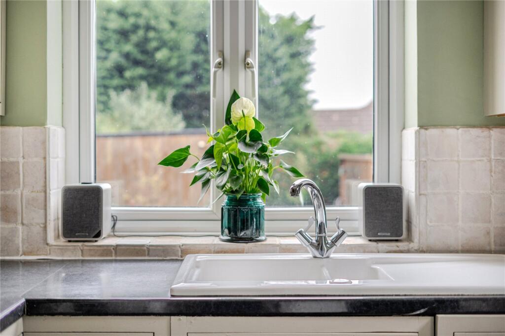 House in Three Mile Cross, Shinfield - View 5