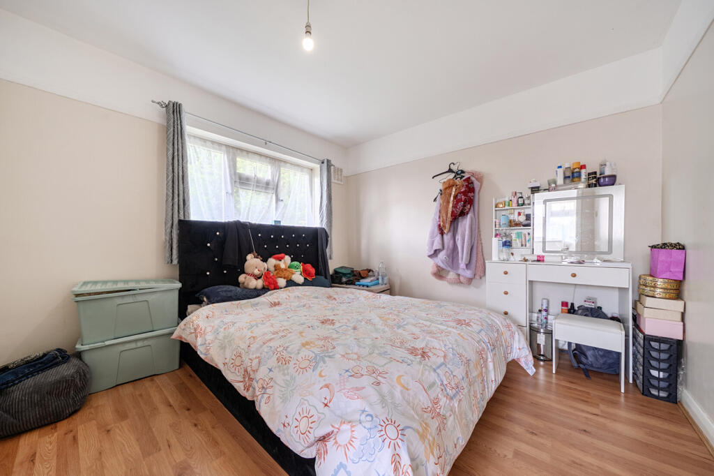 House in Hemel Hempstead, High Wycombe Community Board - View 5
