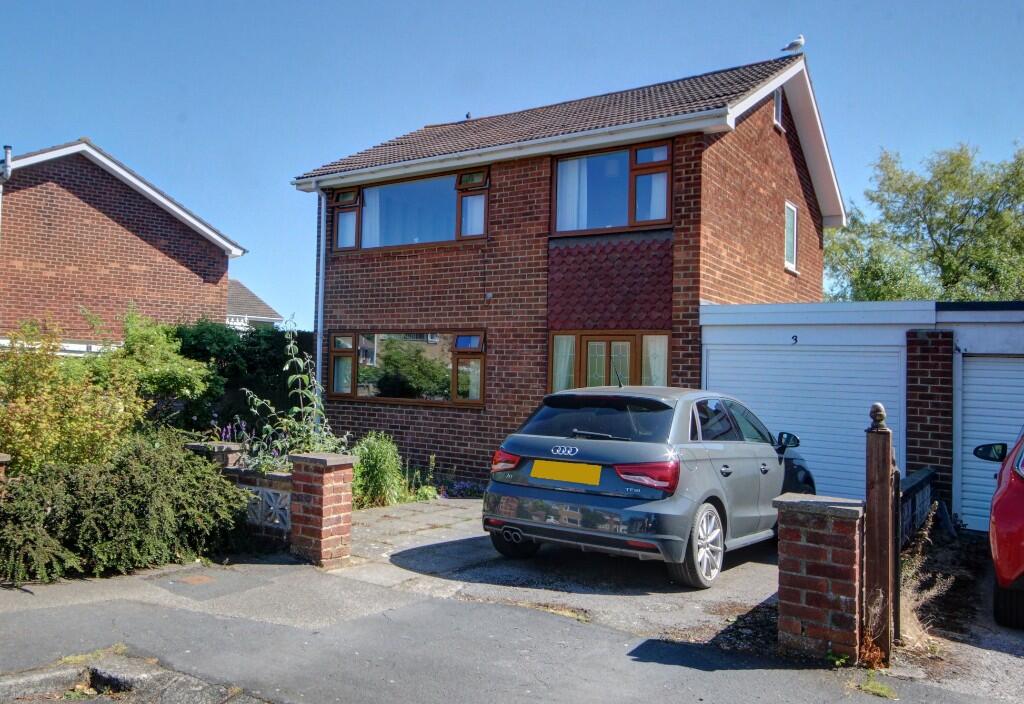 3-bed detached on 3 Sandmoor Close, Whitby, North Yorkshire, YO21 1LE, £295,000